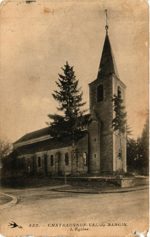 Carte postale ancienne Chateauneuf-Val-de-Bargis - L'Eglise à Châteauneuf-Val-de-Bargis