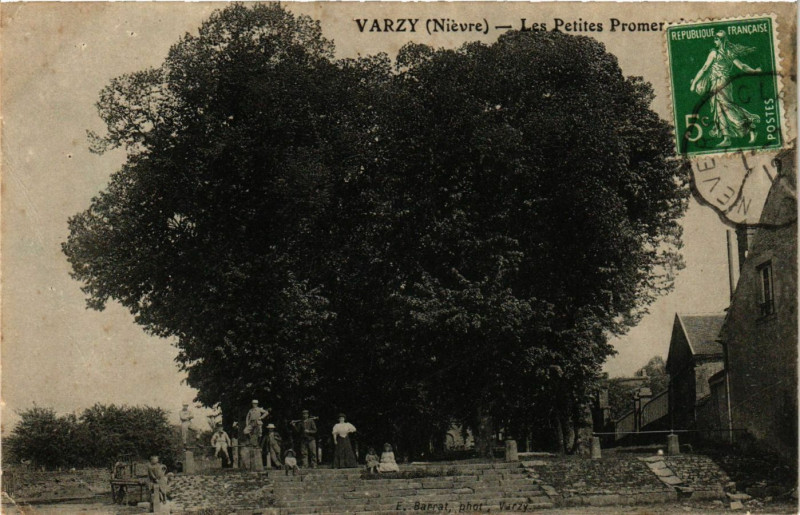 Carte postale ancienne Varzy-Les Petites Promenades à Varzy