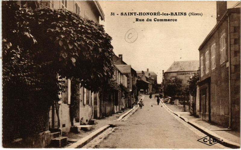 Carte postale ancienne Saint-Honore-les-Bains-Rue du Commerce