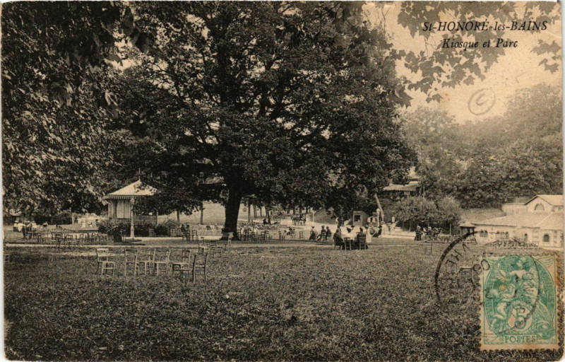 Carte postale ancienne Saint-Honore-les-Bains-Kiosque et Parc