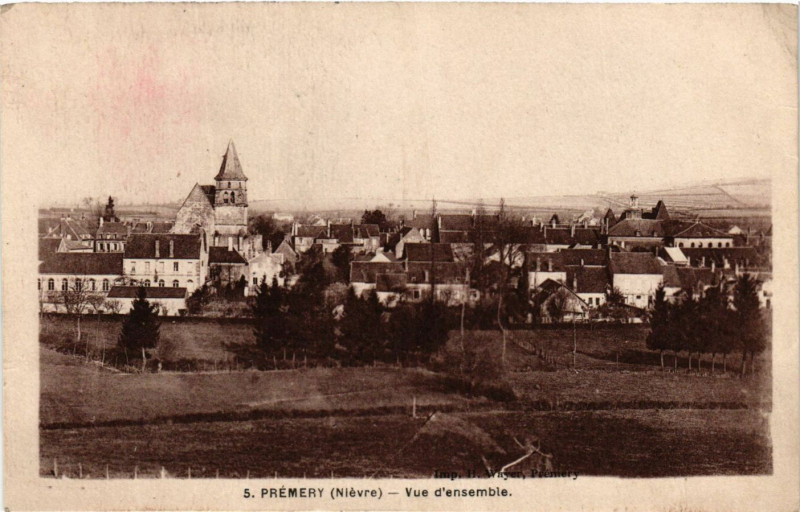 Carte postale ancienne Premery Vue d'ensemble à Prémery