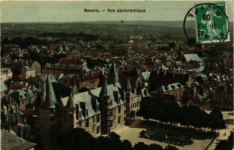 Carte postale ancienne Nevers-Vue panoramique à Nevers