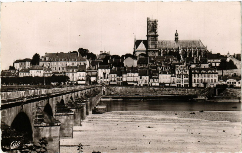Carte postale ancienne Nevers-Vue générale à Nevers