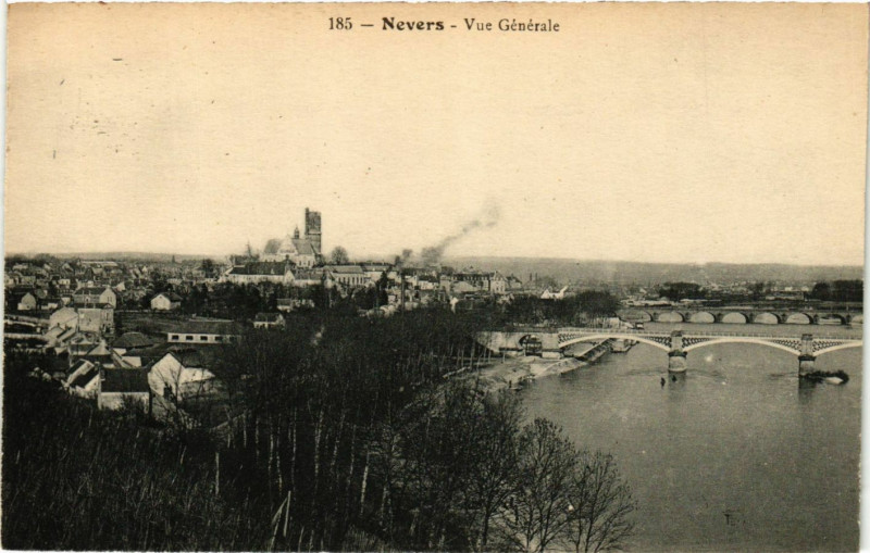 Carte postale ancienne Nevers-Vue générale à Nevers