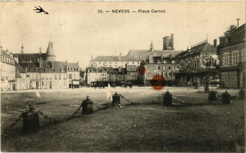 Carte postale ancienne Nevers-Place Carnot à Nevers