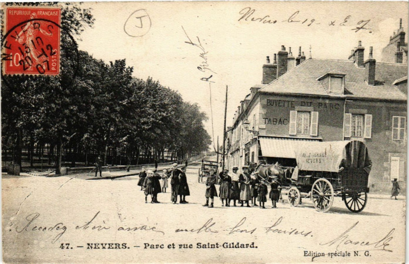 Carte postale ancienne Nevers-Parc et rue Saint-Gildard à Nevers