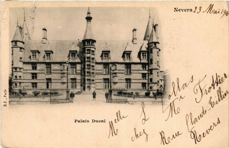 Carte postale ancienne Nevers-Palais Ducal à Nevers