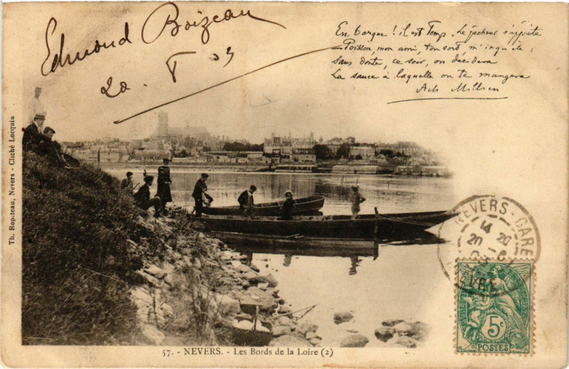 Carte postale ancienne Nevers-Les Bords de la Loire à Nevers