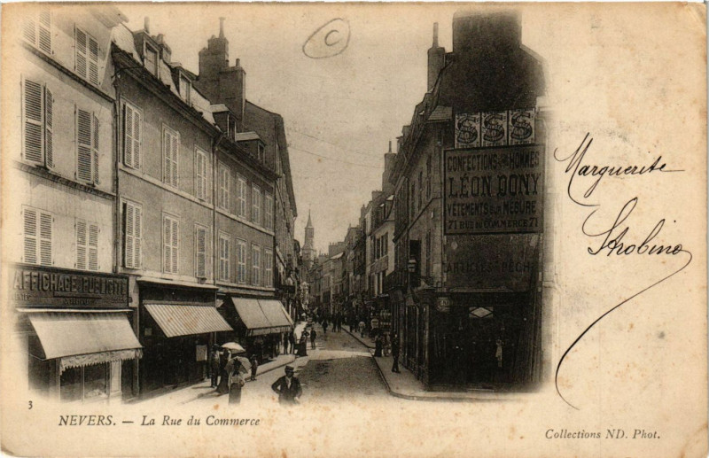Carte postale ancienne Nevers-La Rue du Commerce à Nevers