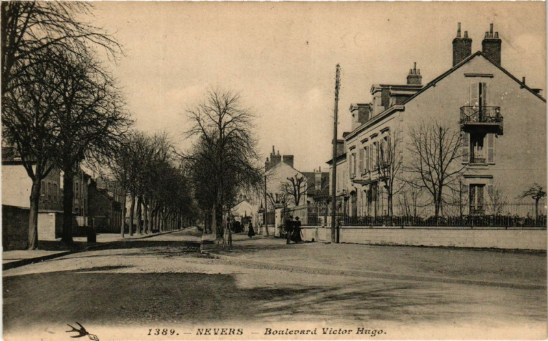 Carte postale ancienne Nevers-Boulevard VICtor Hugo à Nevers