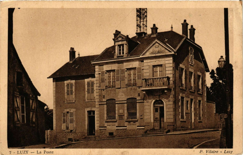 Carte postale ancienne Luzy-La Poste à Luzy