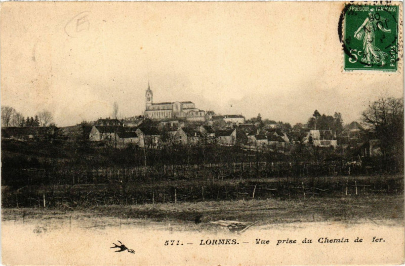 Carte postale ancienne Lormes-Vue prise du Chemin de fer à Lormes