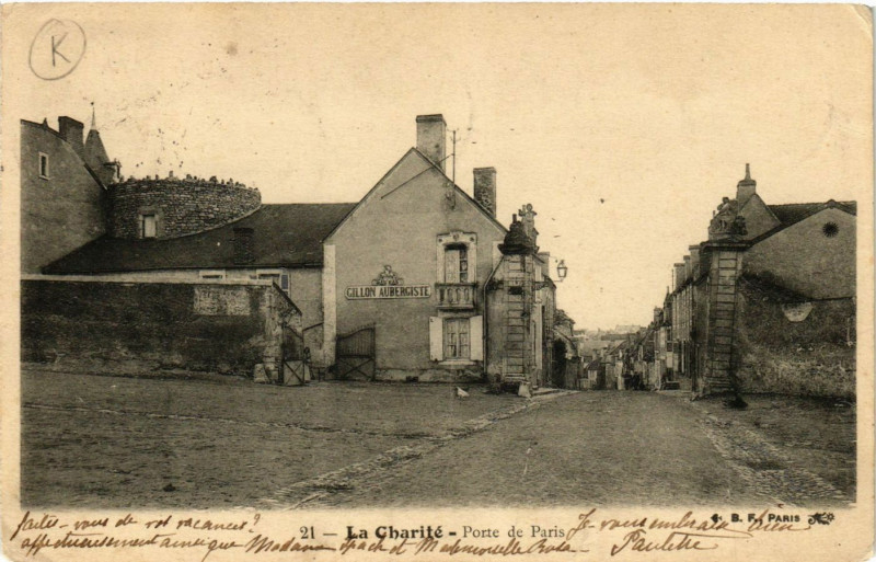 Carte postale ancienne La Charite-Porte de Paris