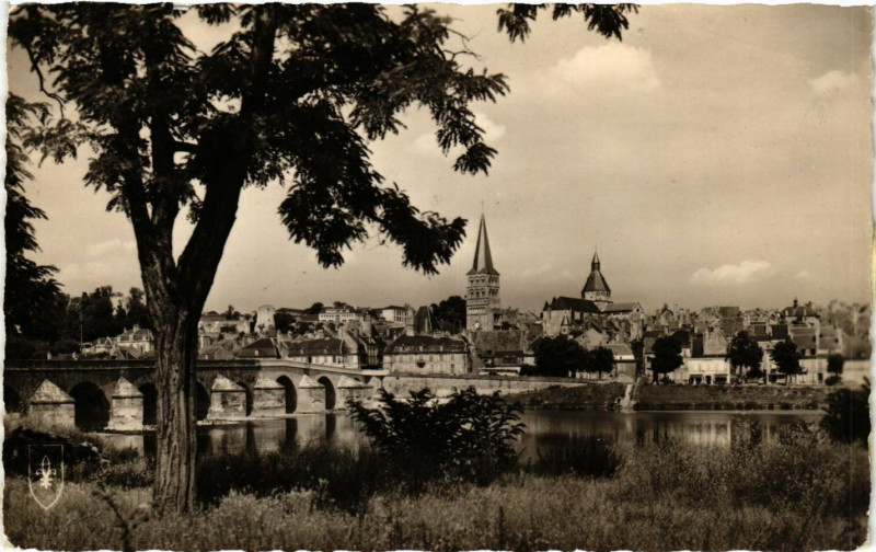 Carte postale ancienne La Charite s Loire-Vue générale