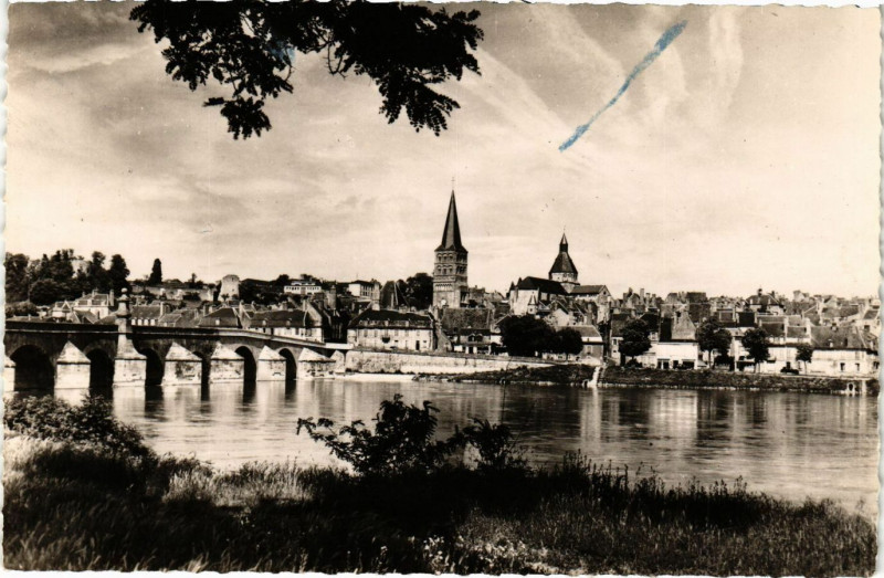 Carte postale ancienne La Charite s Loire-Vue générale