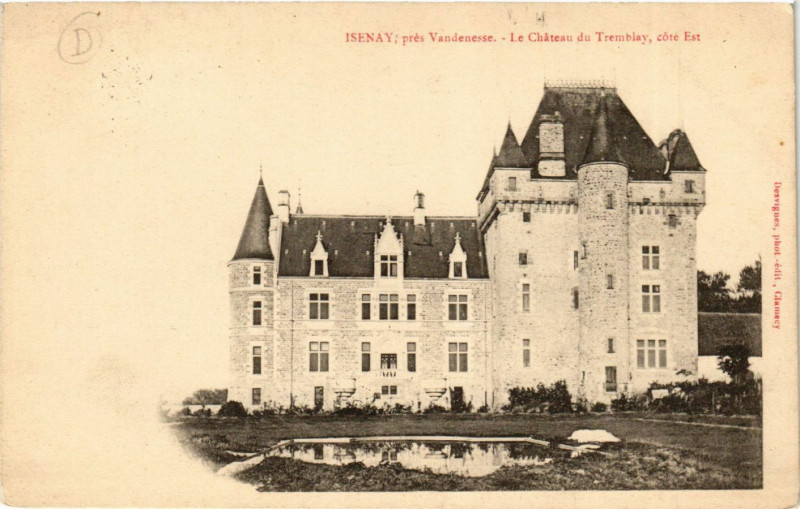 Carte postale ancienne Isenay pres Vandenesse-Le Chateau du Tremblay cote Est à Isenay