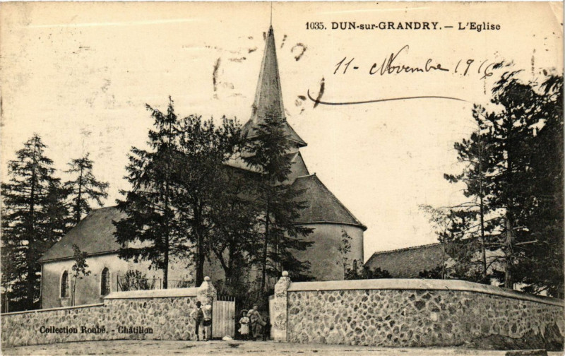 Carte postale ancienne Dun sur Grandry-L'Eglise à Dun-sur-Grandry