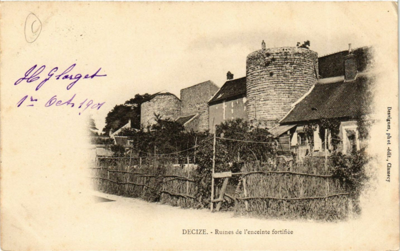 Carte postale ancienne Decize-Ruines de l'enceinte fortifiée à Decize