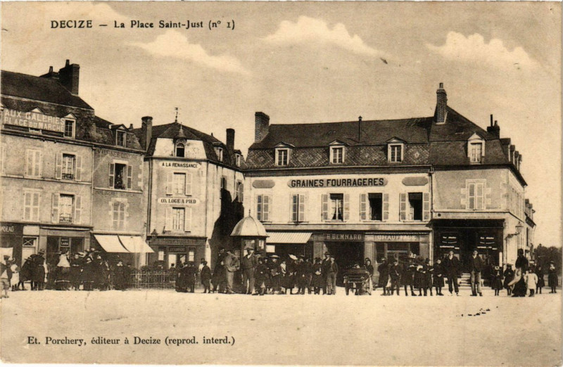 Carte postale ancienne Decize-La Place Saint-Just à Decize