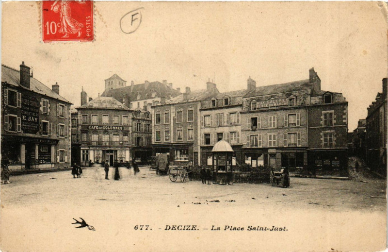 Carte postale ancienne Decize-La Place Saint-Just à Decize