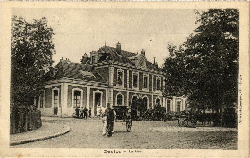 Carte postale ancienne Decize-La Gare à Decize
