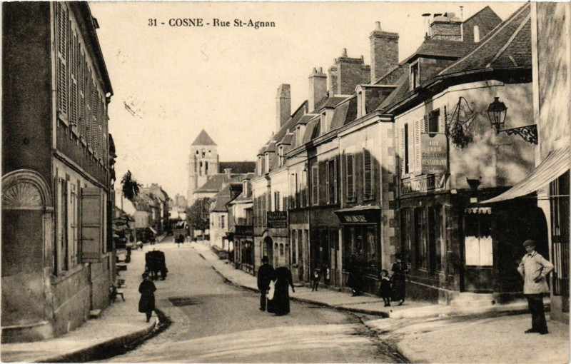 Carte postale ancienne Cosne-Rue Saint-Agnan à Saint-Agnan