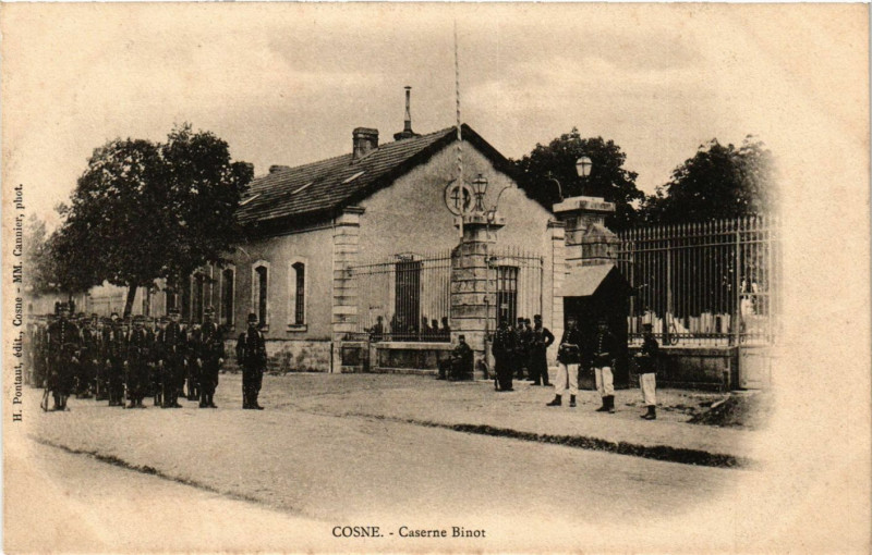 Carte postale ancienne Cosne-Caserne Binot