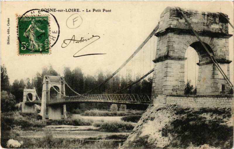 Carte postale ancienne Cosne-sur-Loire Le Petit Pont