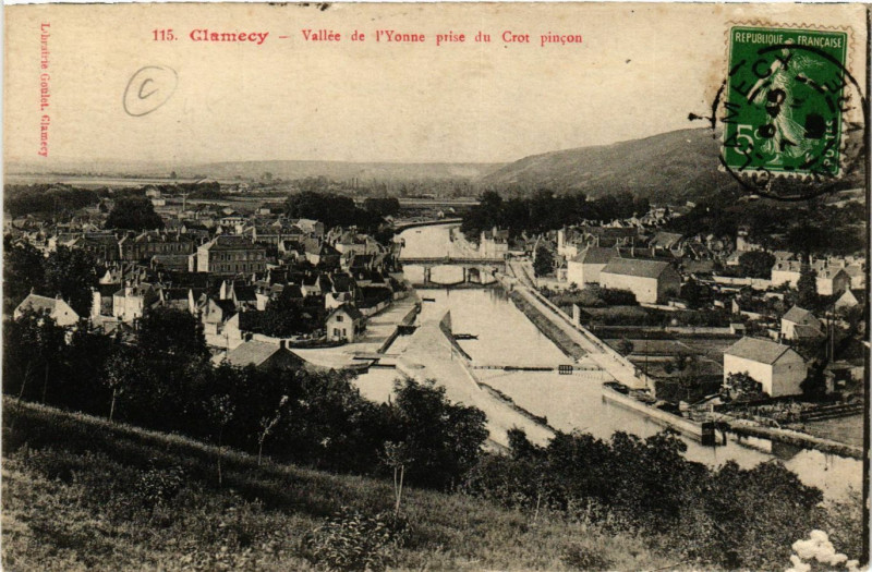 Carte postale ancienne Clamecy-Vallée de l'Yonne prise du Crot pincon à Clamecy