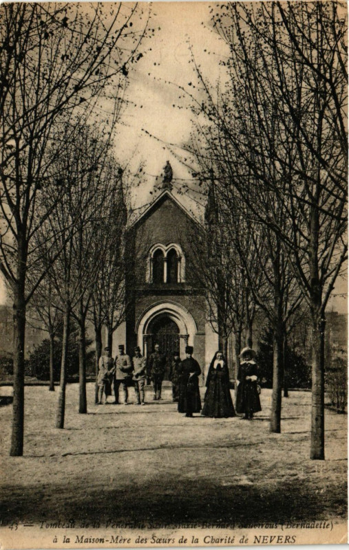 Carte postale ancienne Maison-Mere des Soeurs de la Charite de Nevers à Nevers