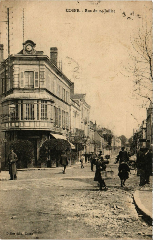 Carte postale ancienne Cosne-Rue du 14 Juillet