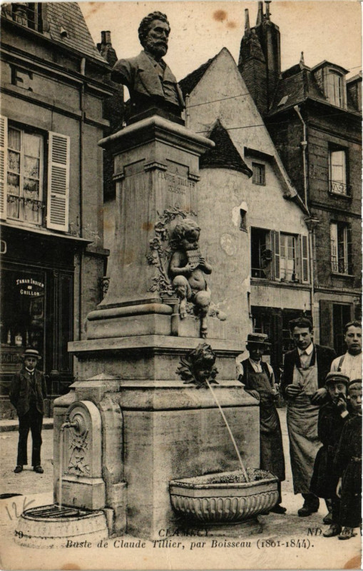 Carte postale ancienne Clamecy-Buste de Claude Tillier par Boisseau à Clamecy