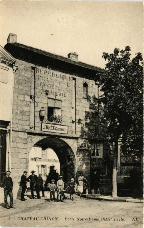 Carte postale ancienne Chateau-Chinon Porte N.-D.