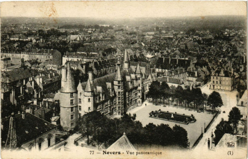 Carte postale ancienne Nevers - Vue panoramique à Nevers