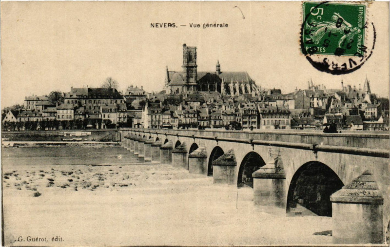 Carte postale ancienne Nevers - Vue générale à Nevers