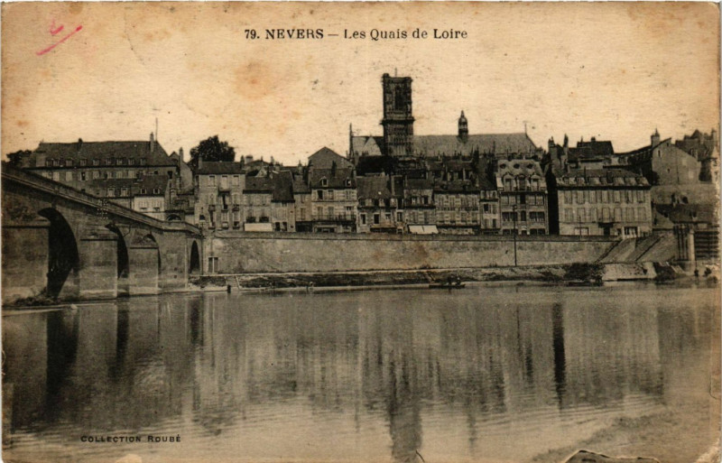 Carte postale ancienne Nevers - Les Quais de Loire à Nevers