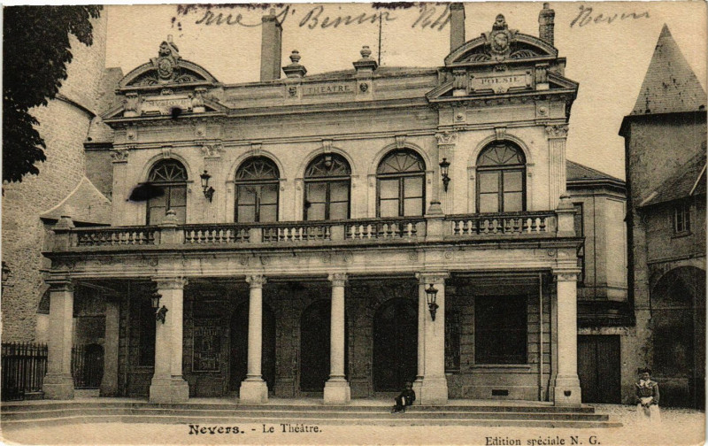 Carte postale ancienne Nevers - Le Theatre à Nevers