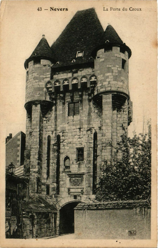 Carte postale ancienne Nevers - La Porte du Croux à Nevers