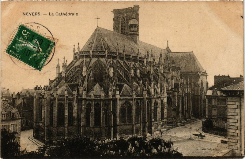 Carte postale ancienne Nevers - La Cathedrale à Nevers