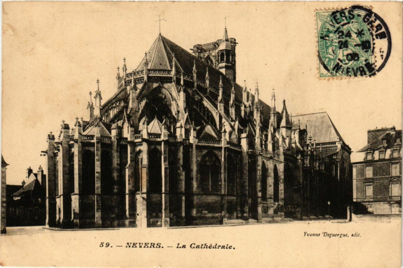 Carte postale ancienne Nevers - La Cathedrale à Nevers