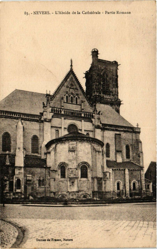 Carte postale ancienne Nevers - L'Abside de la Cathedrale - Partie Romane à Nevers