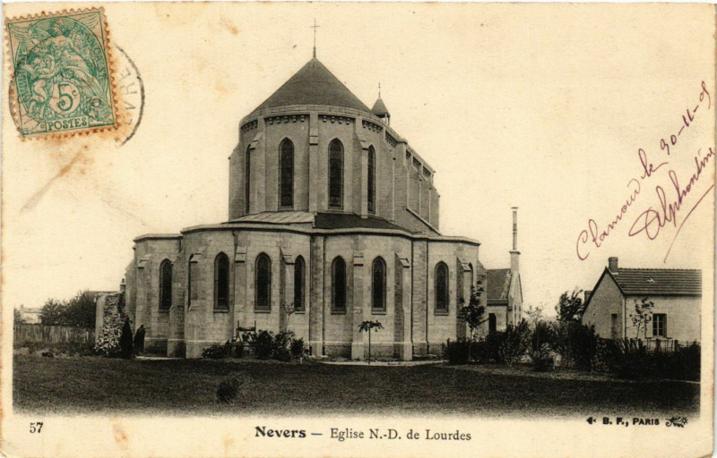 Carte postale ancienne Nevers - Eglise N.-D. de Lourdes à Nevers