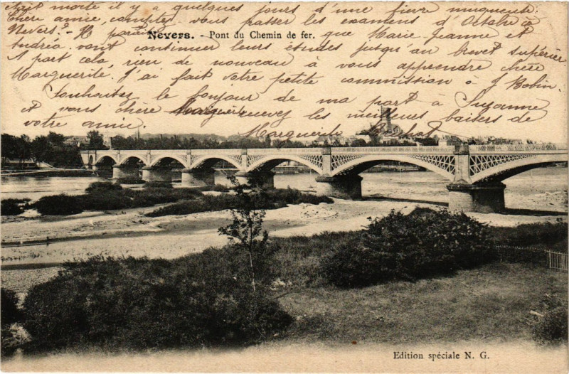 Carte postale ancienne Nevers - Pont du Chemin de fer à Nevers