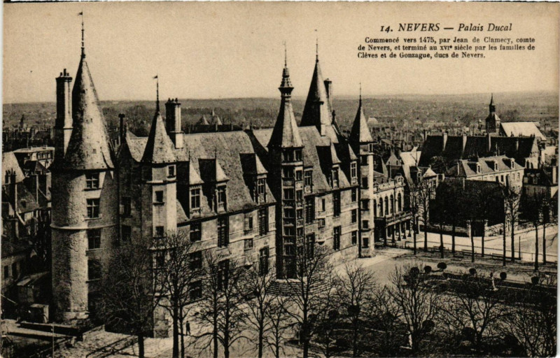 Carte postale ancienne Nevers - Palais Ducal à Nevers