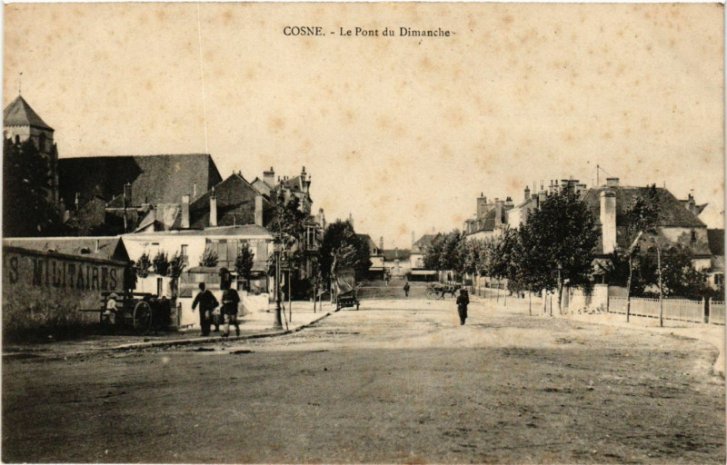 Carte postale ancienne Cosne - Le Pont du Dimanche