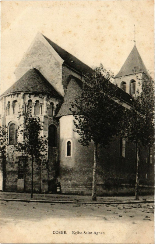 Carte postale ancienne Cosne - Eglise Saint-Agnan à Saint-Agnan