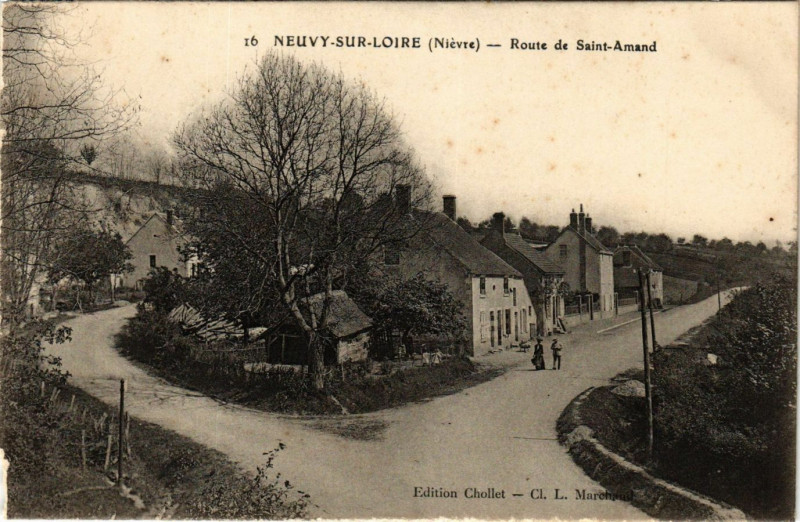 Carte postale ancienne Neuvy-sur-Loire - Route de Saint-Amand à Neuvy-sur-Loire