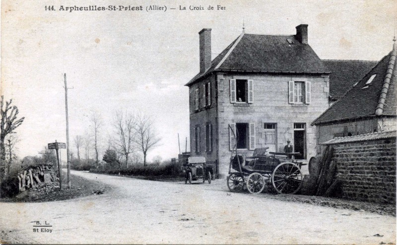 Carte postale ancienne La Croix de Fer à Arpheuilles-Saint-Priest