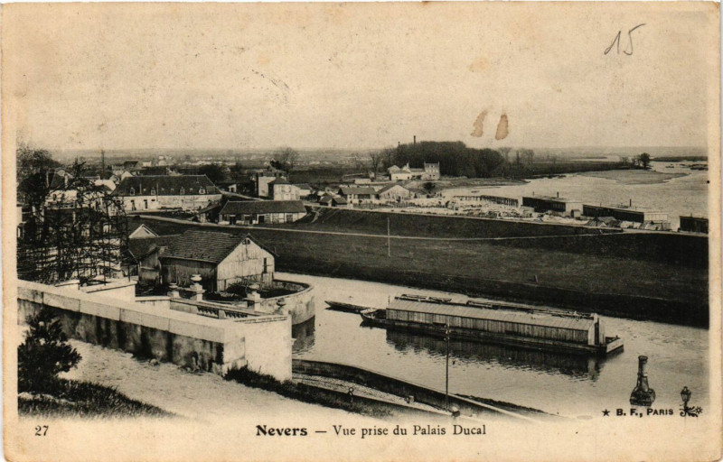 Carte postale ancienne Nevers - Vue prise du Palais Ducal à Nevers