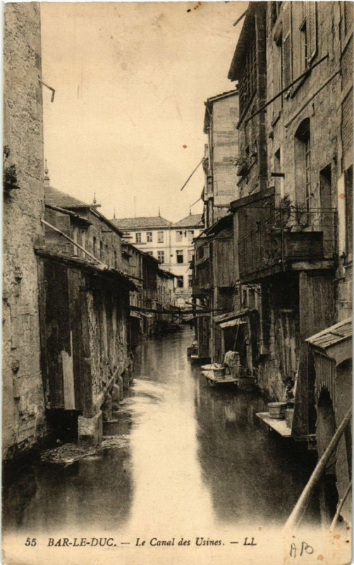 Carte postale ancienne Bar-le-Duc - Le Canal des Usines à Bar-le-Duc